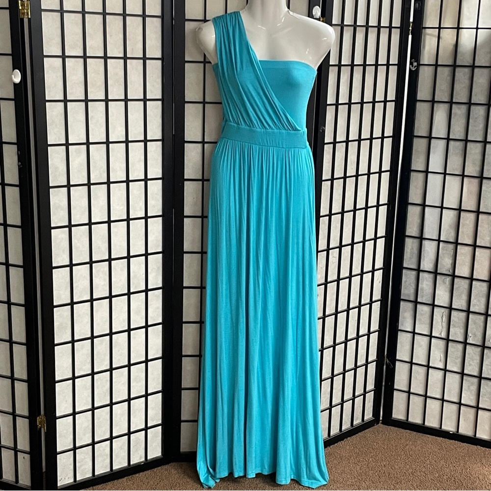 Se Sang ladies, one shoulder dress, (no size tag) fits like a small/medium